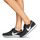 Zapatos Mujer Zapatillas bajas Nike VENTURE RUNNER Negro / Blanco