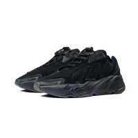 Zapatos Zapatillas bajas Nike Yeezy Boost 700 MNVN Black Black/Black/Black