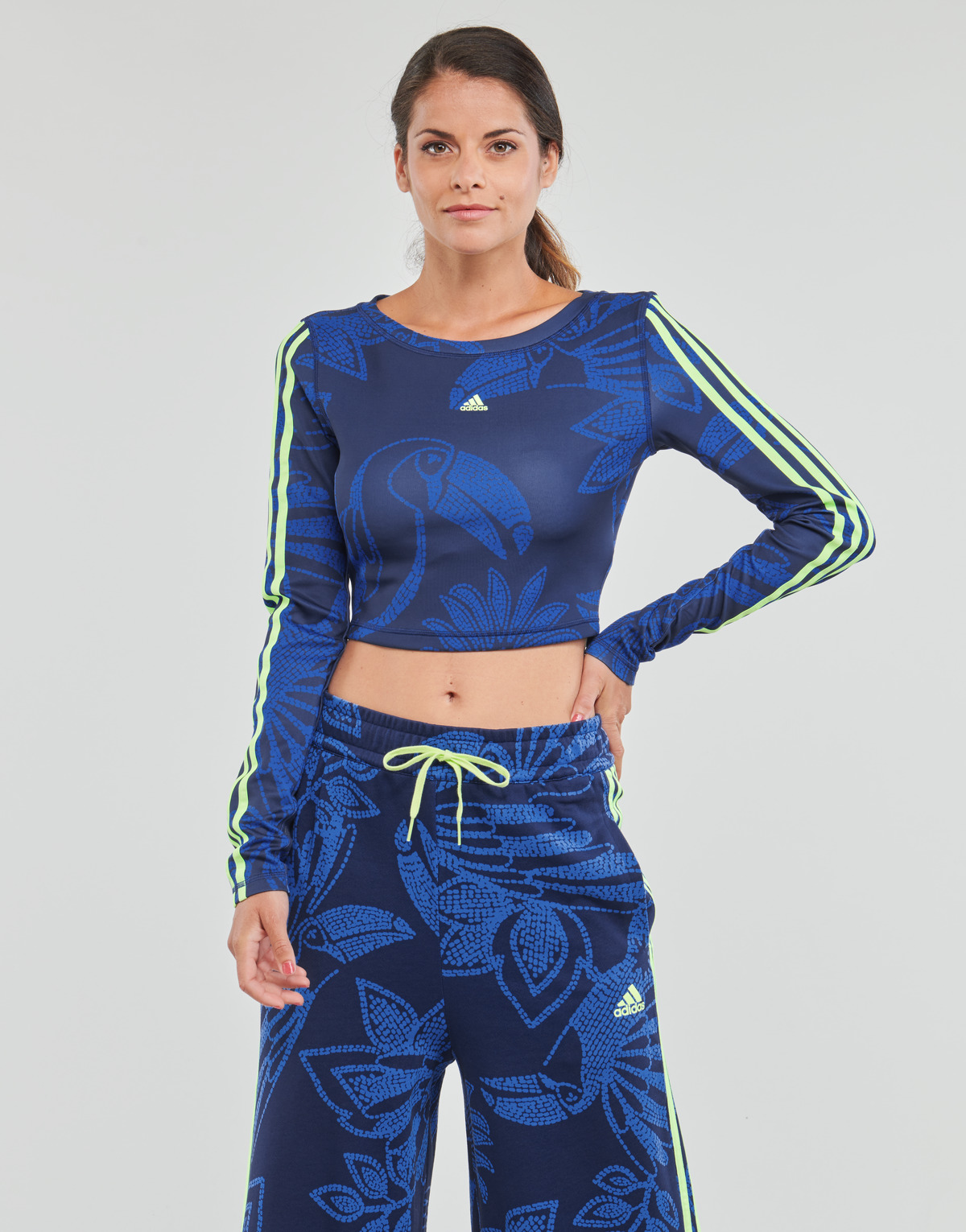 textil Mujer Sudaderas adidas Performance FARM CROP LS Azul / Misterio