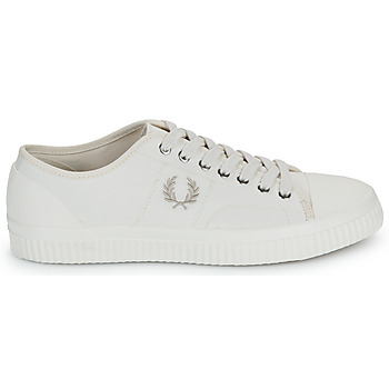 Fred Perry B4365 Hughes Low Canvas Crudo