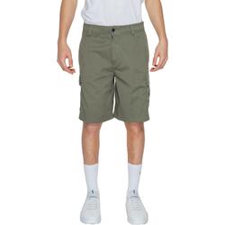 textil Hombre Shorts / Bermudas Calvin Klein Jeans CARGO J30J325140 Verde